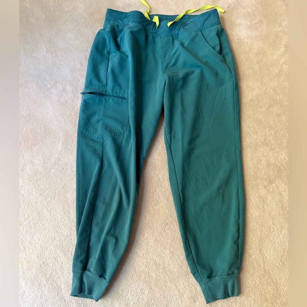 Marine Zamora Figs Jogger Scrubs